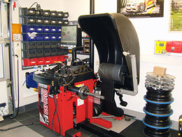 Hunter GSP 9700 in der Reifen-Anton ® Montagestation